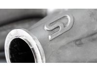 Shallow angle exhaust manifold for high power and great sound